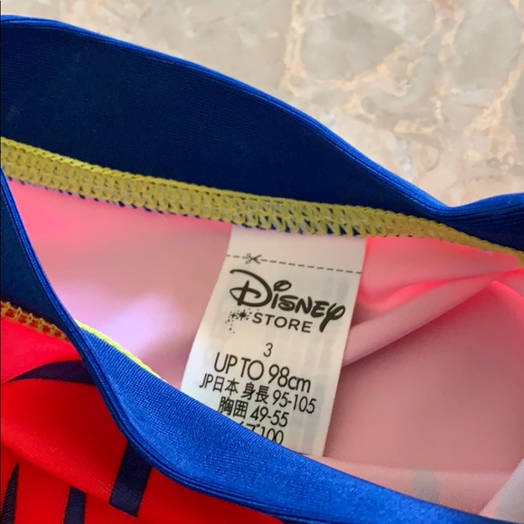 Spider-Man swim trunks and sun shirt - Picture 5 of 5